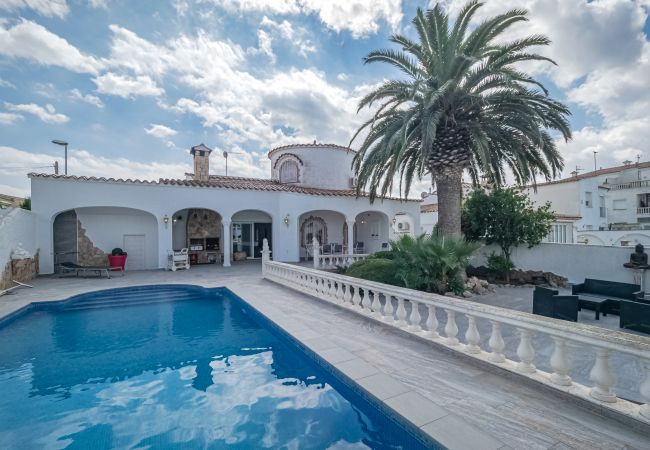 Villa en Empuriabrava - LV33 EMPURIES C