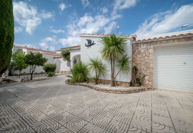 Villa en Empuriabrava - LV33 EMPURIES C