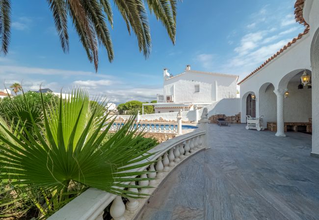 Villa en Empuriabrava - LV33 EMPURIES C