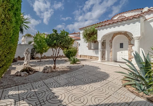 Villa en Empuriabrava - LV33 EMPURIES C