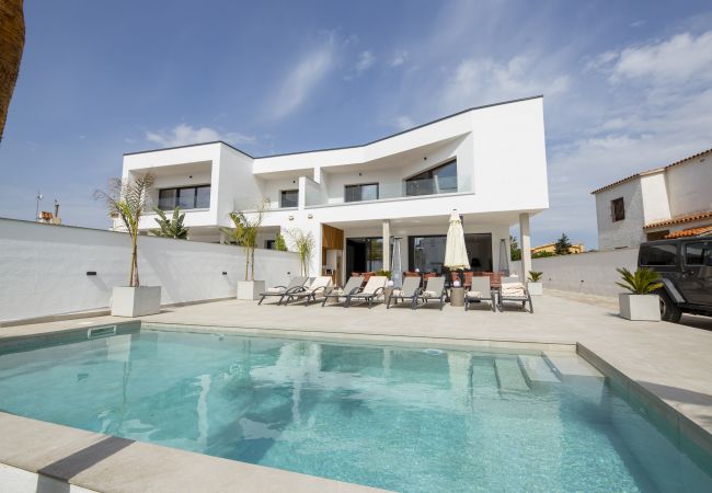Villa en Empuriabrava - ILV09
