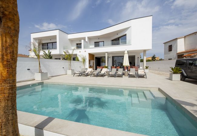 Villa en Empuriabrava - ILV09