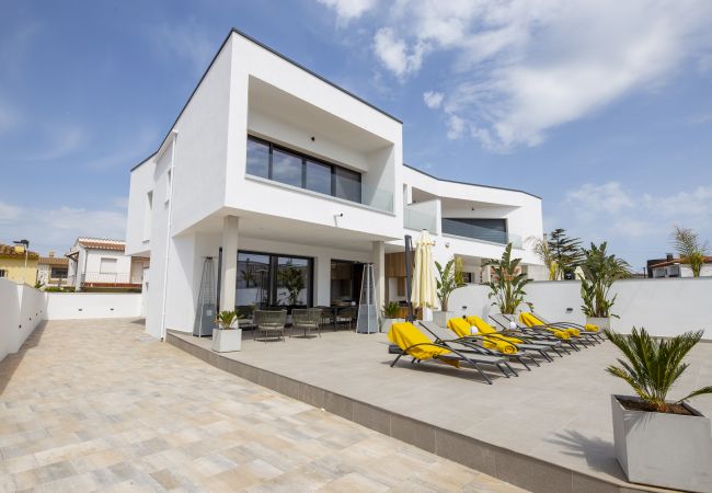 Villa en Empuriabrava - ILV10