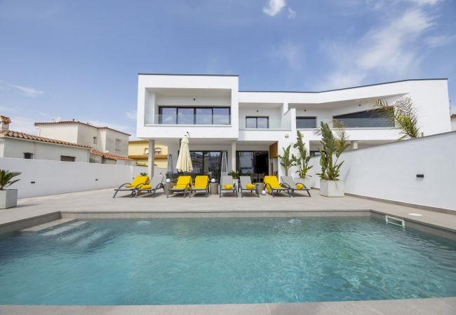 Villa en Empuriabrava - ILV10