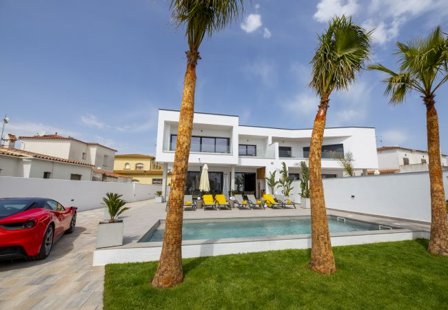 Villa en Empuriabrava - ILV10
