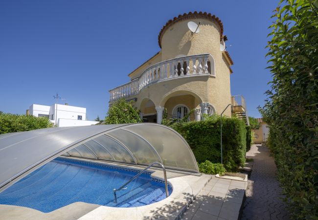 Villa en Empuriabrava - LV10 ALBERES