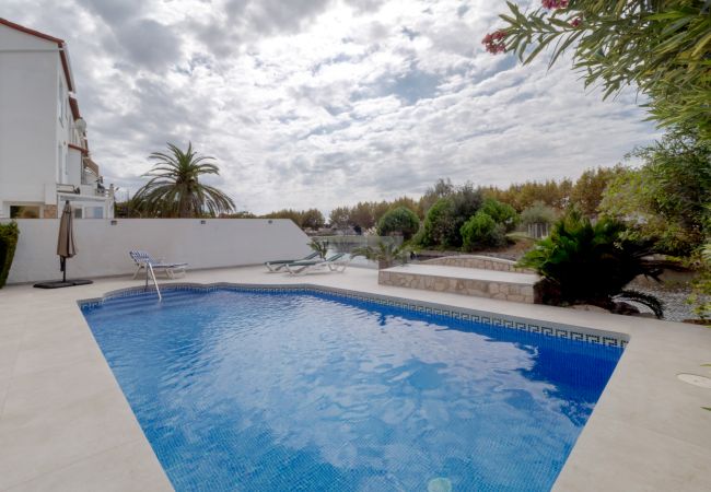 Villa en Empuriabrava - LV10 ALBERES