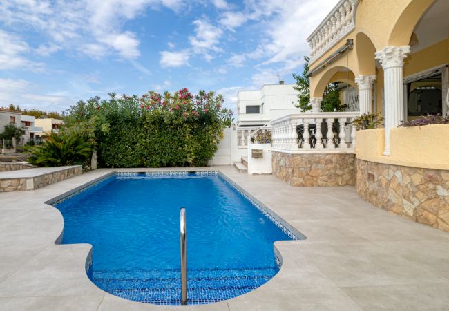 Villa en Empuriabrava - LV10 ALBERES