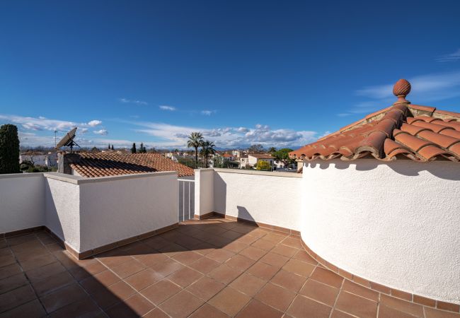 Villa en Empuriabrava - LV15 REQUEESENS