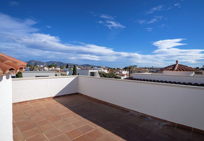 Villa en Empuriabrava - LV15 REQUEESENS
