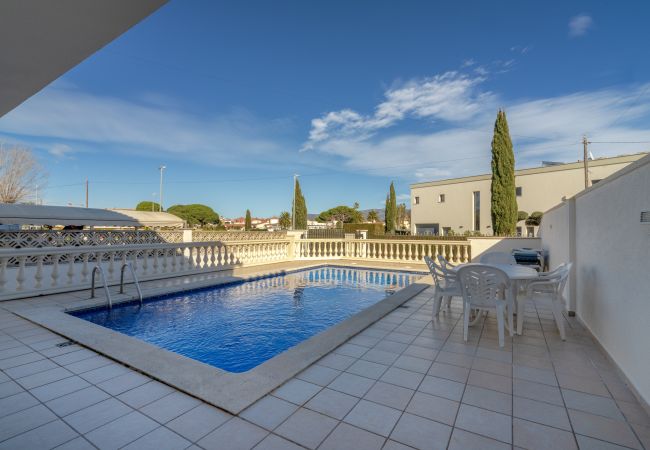 Villa en Empuriabrava - LV15 REQUEESENS
