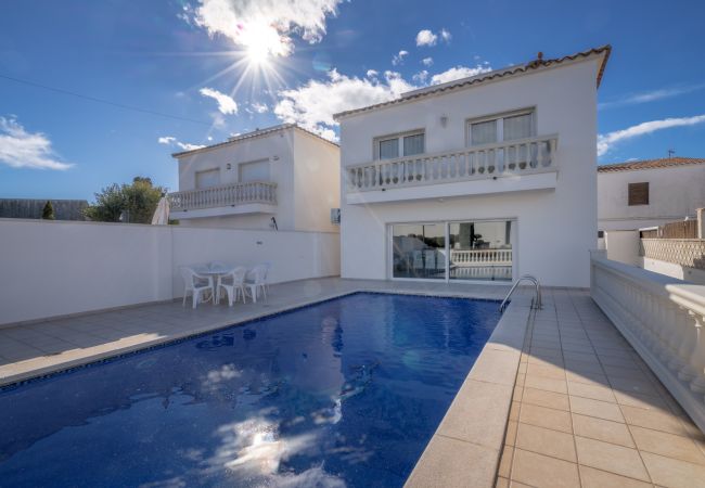 Villa en Empuriabrava - LV15 REQUEESENS