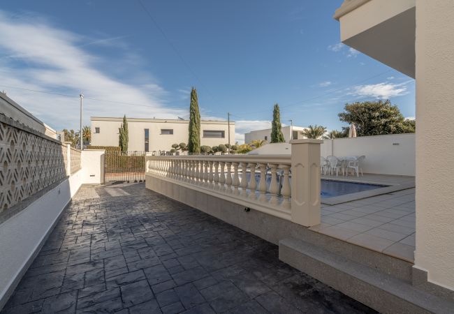 Villa en Empuriabrava - LV15 REQUEESENS