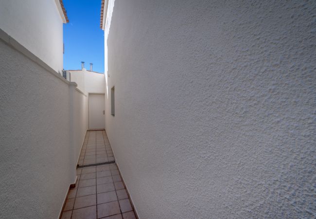 Villa en Empuriabrava - LV15 REQUEESENS