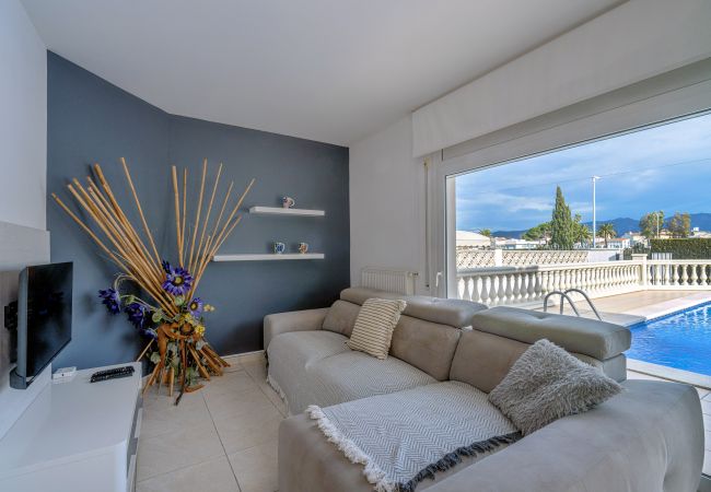 Villa en Empuriabrava - LV15 REQUEESENS