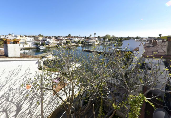 Villa en Empuriabrava - LV30 LLOBREGAT 24