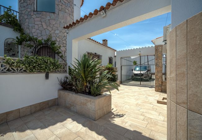 Villa en Empuriabrava - LV35 EMPURIES C