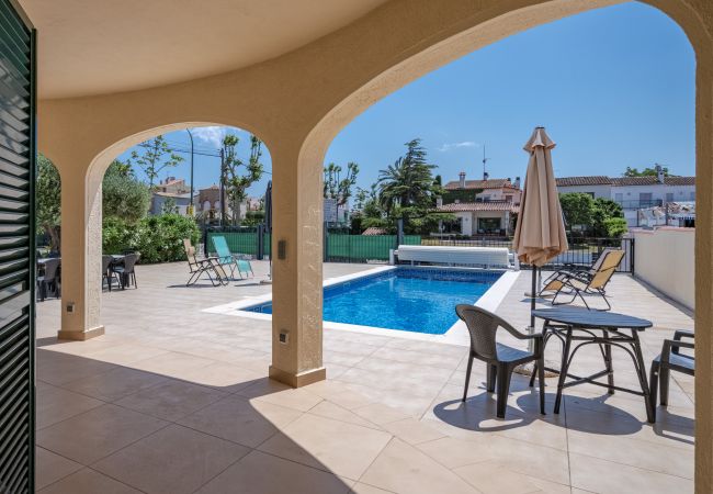 Villa en Empuriabrava - LV38 NOGUERA