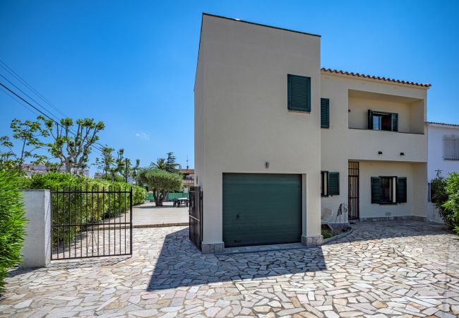 Villa en Empuriabrava - LV38 NOGUERA