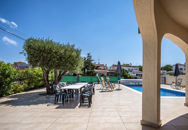 Villa en Empuriabrava - LV38 NOGUERA