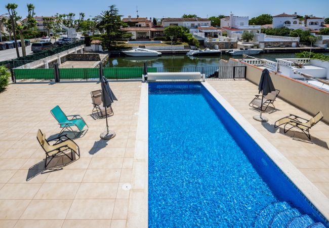 Villa en Empuriabrava - LV38 NOGUERA