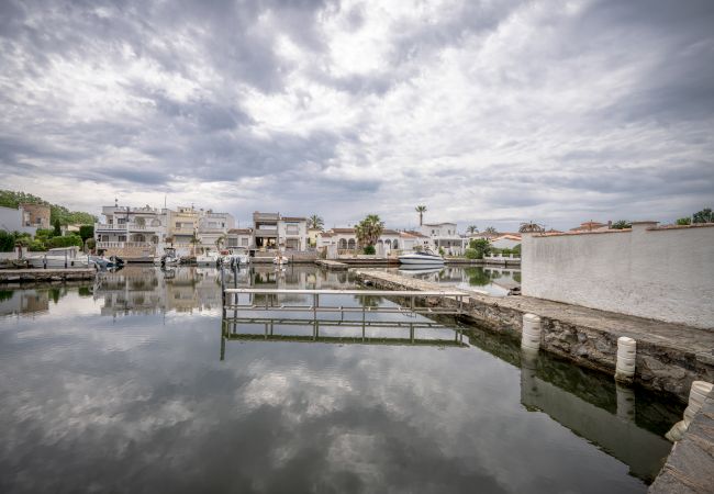 Casa adosada en Empuriabrava - LV41 liobregat