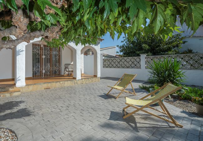 Villa en Empuriabrava - ILH03 MONTSENY