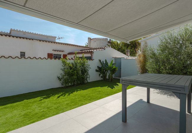 Villa en Empuriabrava - ILH03 MONTSENY