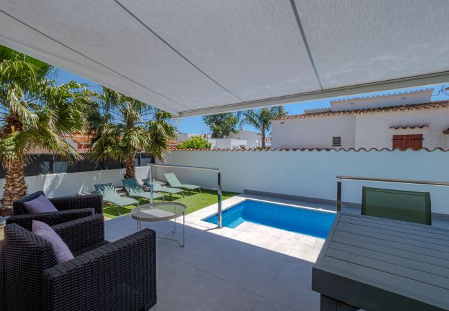 Villa en Empuriabrava - ILH03 MONTSENY
