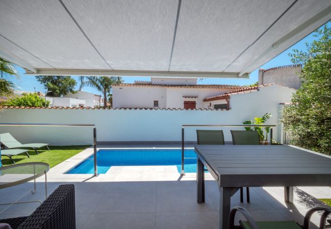 Villa en Empuriabrava - ILH03 MONTSENY