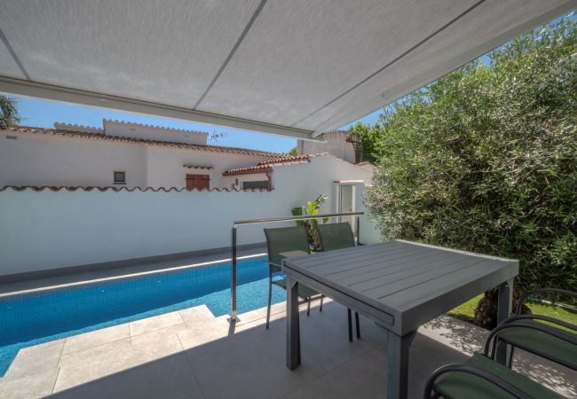 Villa en Empuriabrava - ILH03 MONTSENY