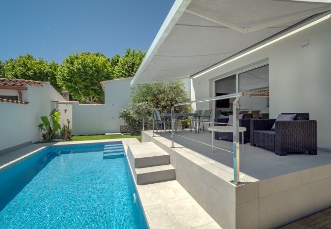 Villa en Empuriabrava - ILH03 MONTSENY