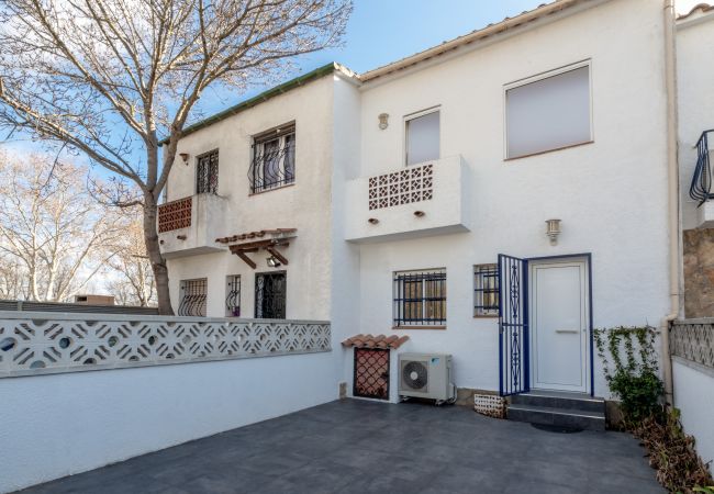 Casa adosada en Empuriabrava - LV21 LIOBREGAT