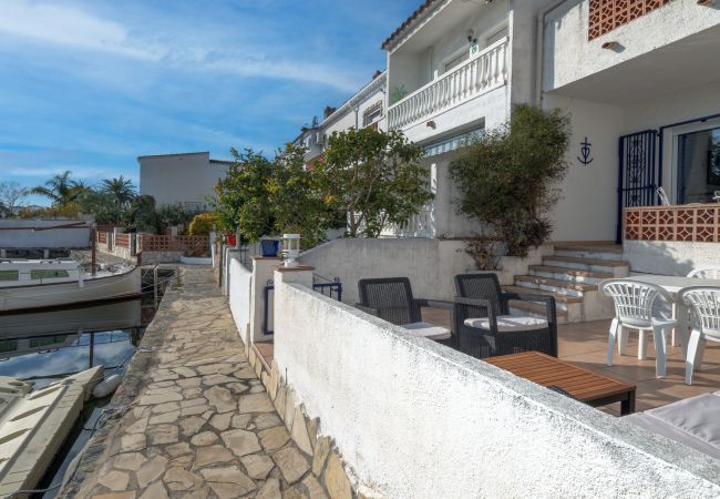 Casa adosada en Empuriabrava - LV21 LIOBREGAT