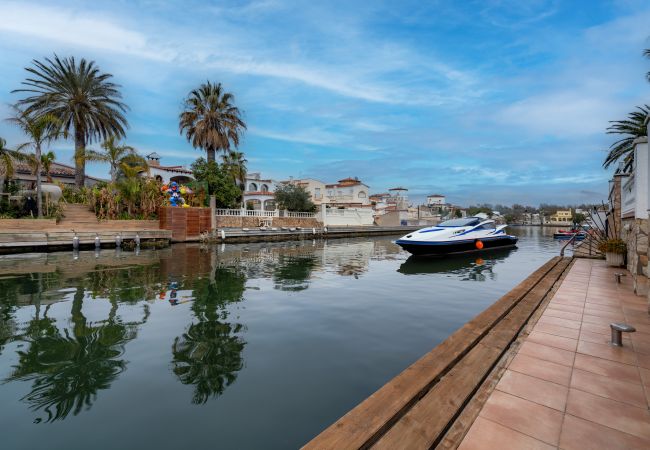 Villa en Empuriabrava - LV05 LIOBREGAT