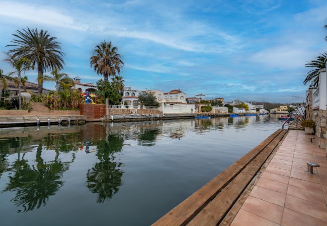 Villa en Empuriabrava - LV05 LIOBREGAT