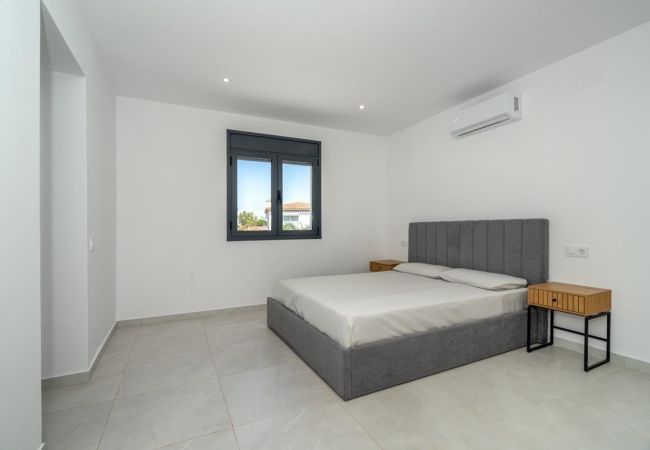 Villa en Empuriabrava - LV42 CARMENCO 67