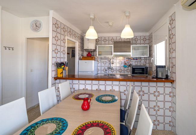 Apartamento en Empuriabrava - ILA13 POBLAT TIPIC