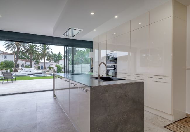 Villa en Empuriabrava - LV21 CAP RAS