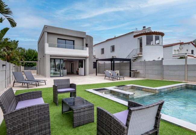 Villa en Empuriabrava - LV21 CAP RAS
