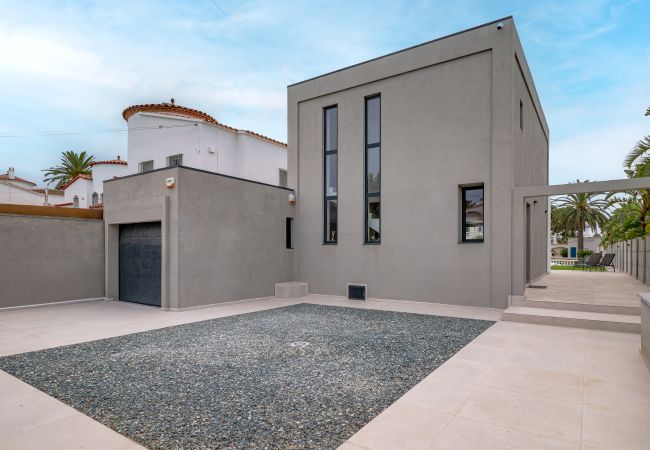 Villa en Empuriabrava - LV21 CAP RAS