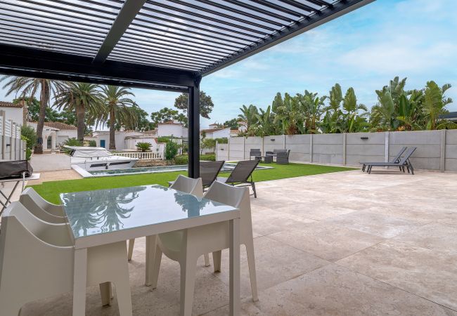 Villa en Empuriabrava - LV21 CAP RAS