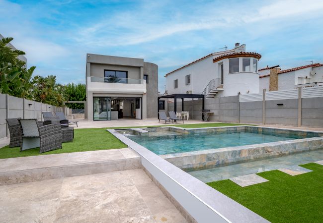 Villa en Empuriabrava - LV21 CAP RAS