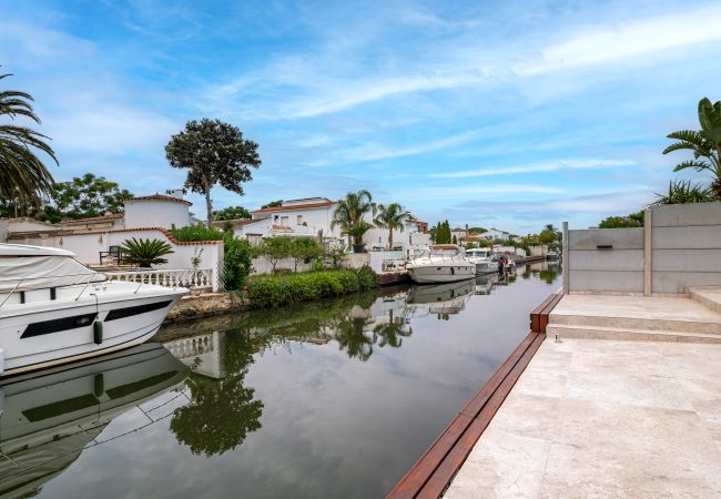 Villa en Empuriabrava - LV21 CAP RAS