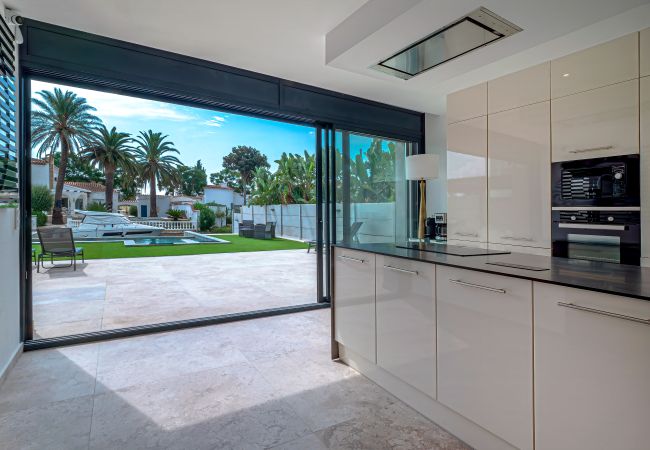 Villa en Empuriabrava - LV21 CAP RAS