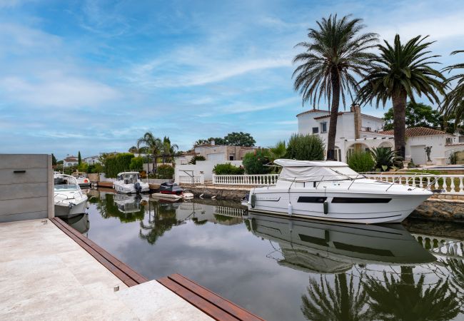 Villa en Empuriabrava - LV21 CAP RAS